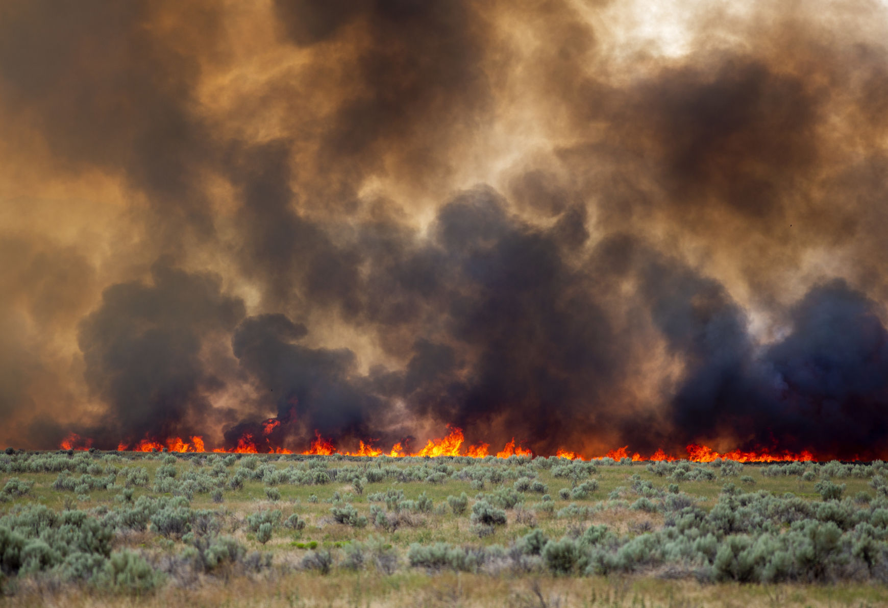 Wildfire burns near Declo
